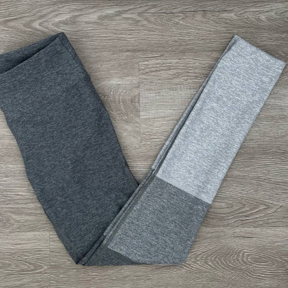 Outdoor Voices Pants - OUTDOOR VOICES Ombre Color Block Leggings 26" Inseam in Gray - Size XS EUC